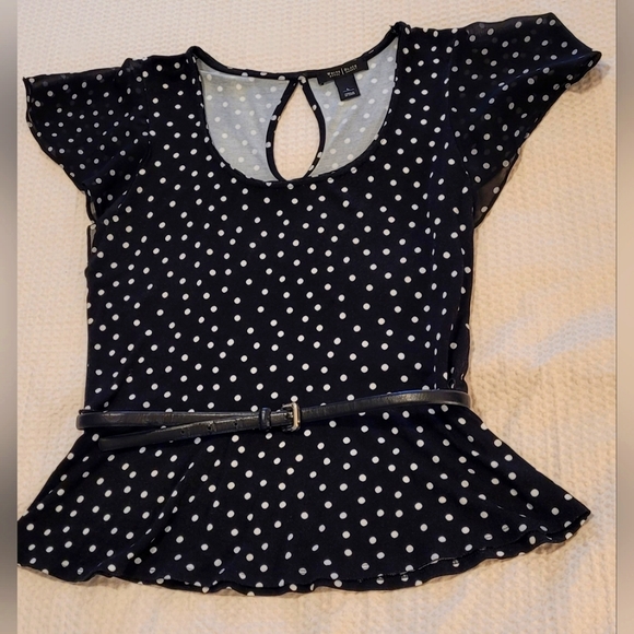 White House Black Market Shirt with Belt. Size L in Black & White - Picture 3 of 8